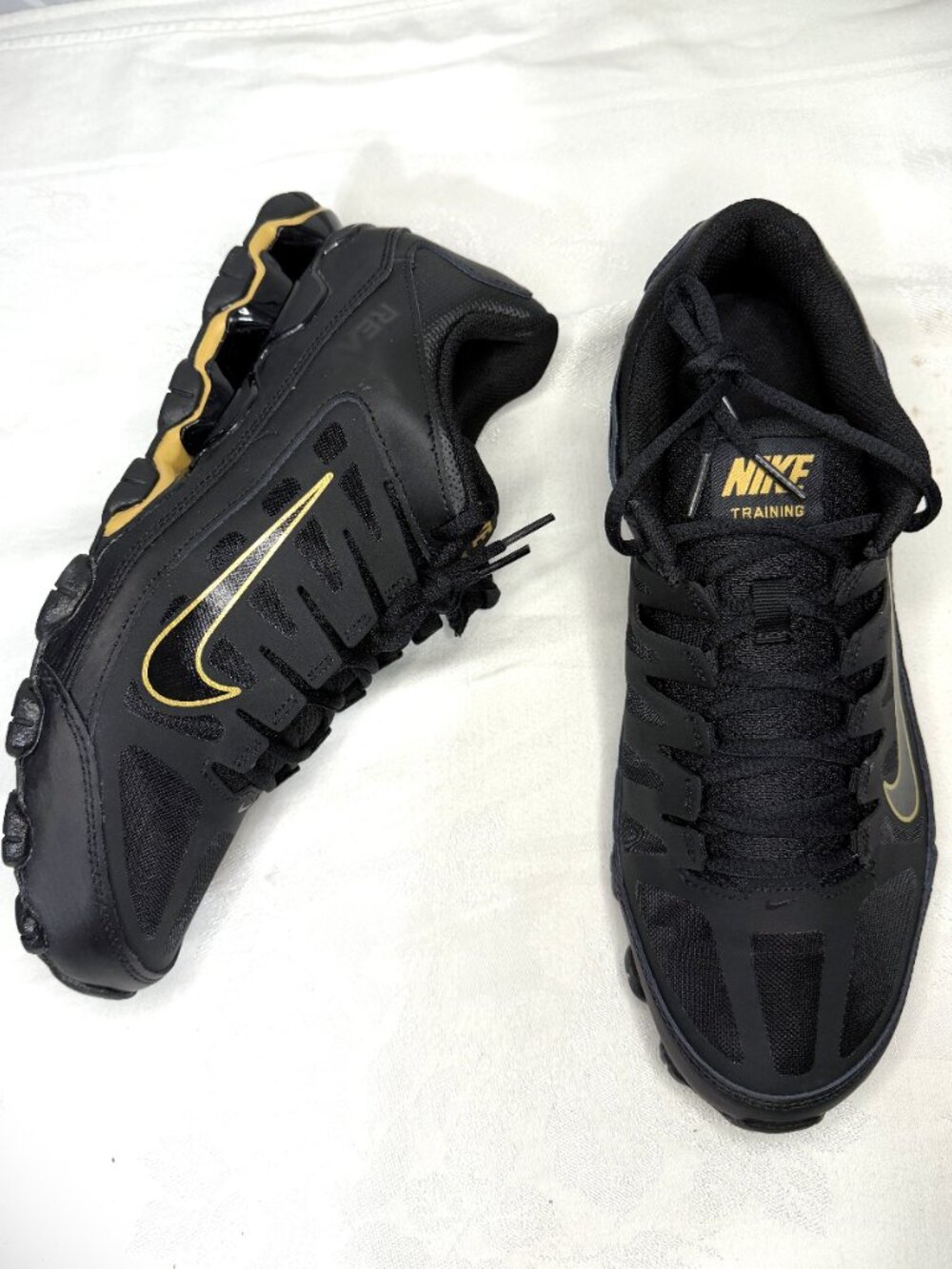 Nike Reax 8 TR Mesh Black/Metallic Gold-Black Shoes  Men's Size  9.5